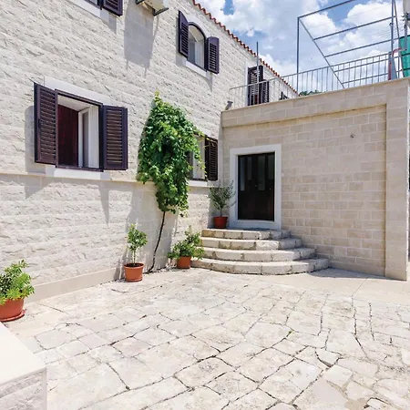 Hébergement de vacances Sladenovici Iv *