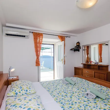 Hébergement de vacances 4 Bedroom Cozy In *